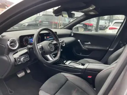 Photo 10 Mercedes Classe A A 180 Berline AMG Line