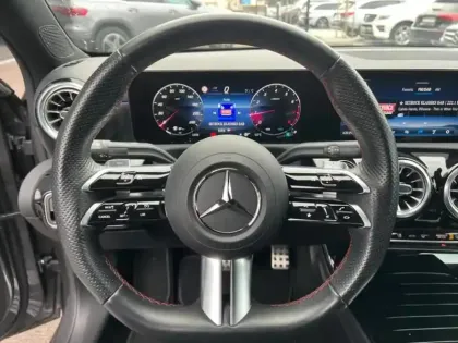 Photo 16 Mercedes Classe A A 180 Berline AMG Line