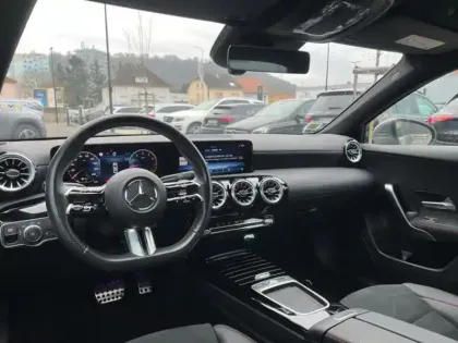 Photo 11 Mercedes Classe A A 180 Berline AMG Line