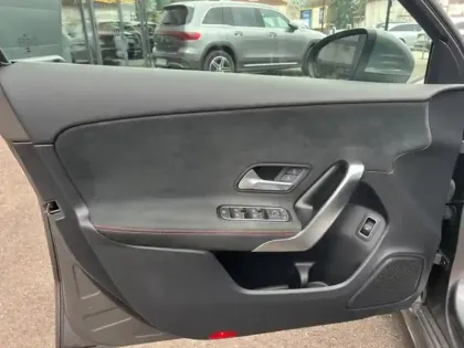 Photo 13 Mercedes Classe A A 180 Berline AMG Line