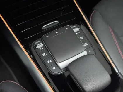 Photo 15 Mercedes GLA 250 e AMG Line