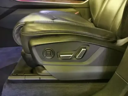 Photo 16 Audi Q8 Gén. I Ph1 S line 5