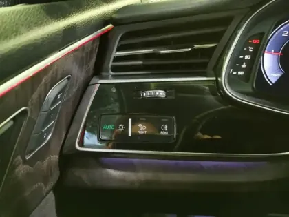 Photo 17 Audi Q8 Gén. I Ph1 S line 5