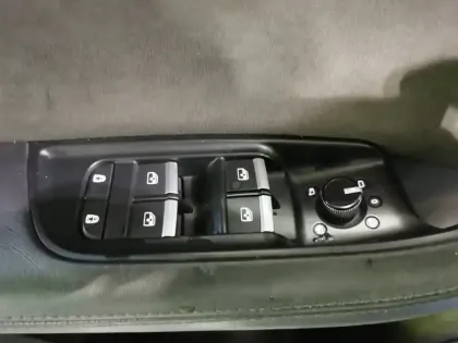 Photo 15 Audi Q8 Gén. I Ph1 S line 5