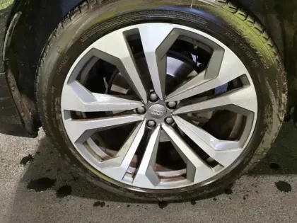 Photo 6 Audi Q8 Gén. I Ph1 S line 5