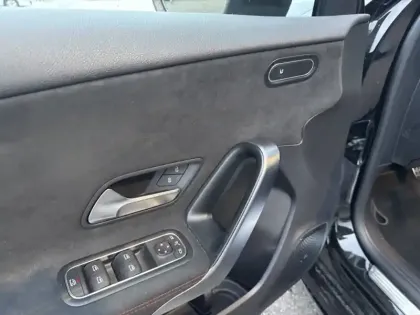 Photo 14 Mercedes Classe A 180 d AMG Line