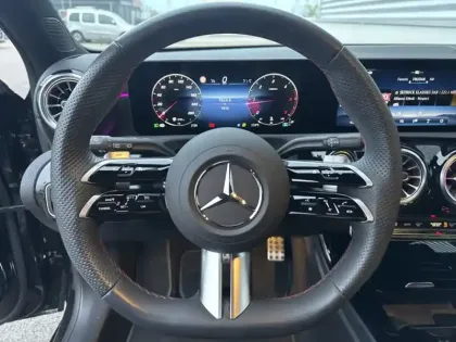 Photo 17 Mercedes Classe A 180 d AMG Line