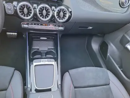 Photo 10 Mercedes Classe B 200 d AMG Line