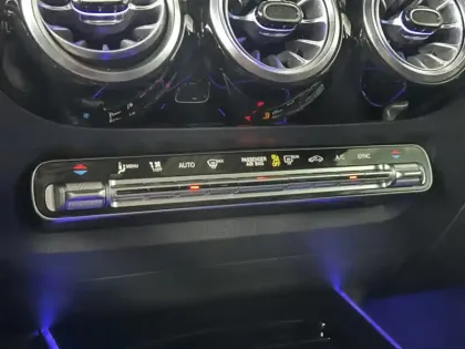 Photo 21 Mercedes GLA 200 AMG Line