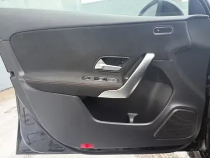 Photo 24 Mercedes Classe A 180 d AMG Line