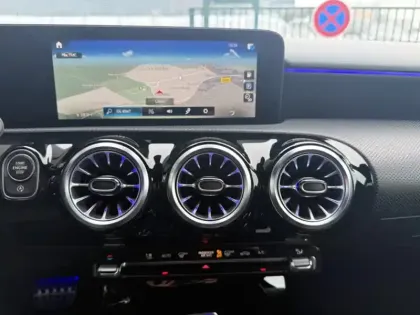 Photo 18 Mercedes Classe A 180 d AMG Line