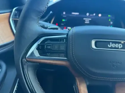 Photo 15 Jeep Grand Cherokee Summit Reserve Plug-In-Hybrid 