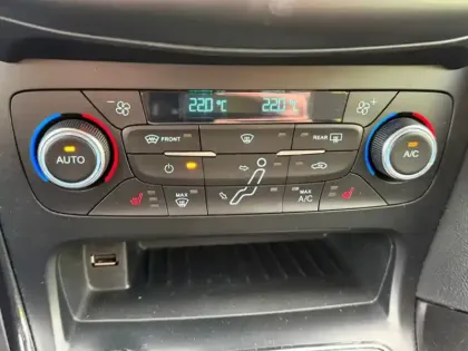 Photo 19 Ford Focus Gén. III Ph2 Titanium 5