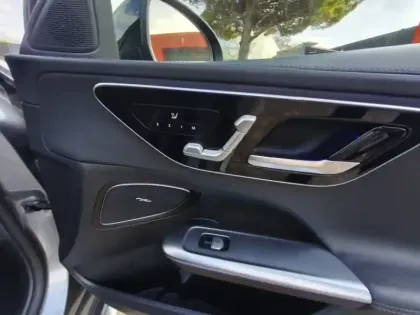 Photo 16 Mercedes Classe C  300 e Hybrid EQ Berli