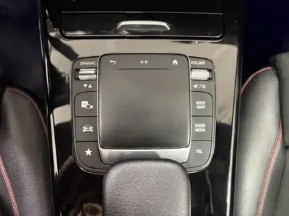 Photo 11 Mercedes Classe A 200 d AMG Line