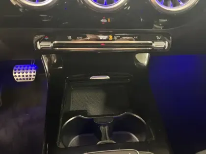 Photo 13 Mercedes Classe A 200 d AMG Line