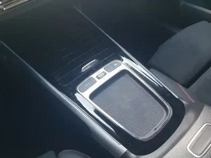 Photo 8 Mercedes GLB 200 d AMG Line