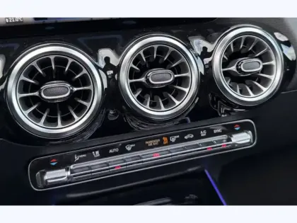 Photo 22 Mercedes GLA 200 d AMG Line