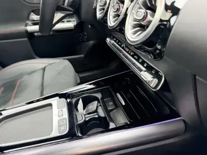 Photo 18 Mercedes GLA 250 e Hybrid EQ AMG Line