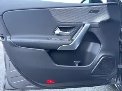 Photo 25 Mercedes Classe A Gén. IV (W177) Ph2 Progressive Line 5