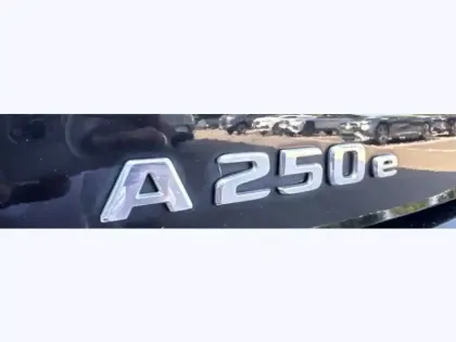 Photo 15 Mercedes Classe A 250 e AMG Line