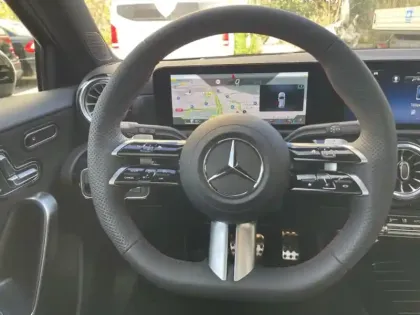 Photo 15 Mercedes Classe A 200 d AMG Line