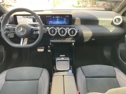 Photo 10 Mercedes Classe A 200 d AMG Line