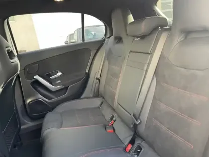 Photo 12 Mercedes Classe A 200 d AMG Line