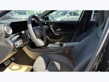 Photo 12 Mercedes Classe A 200 d AMG Line