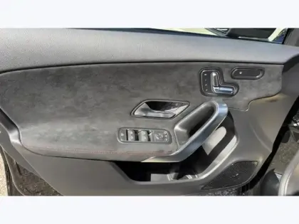 Photo 11 Mercedes Classe A 200 d AMG Line