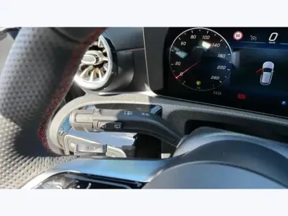 Photo 15 Mercedes Classe A 200 d AMG Line