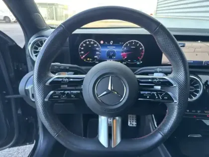 Photo 15 Mercedes Classe A 180 AMG Line