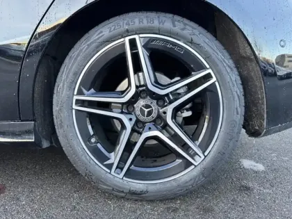 Photo 8 Mercedes Classe A 180 AMG Line