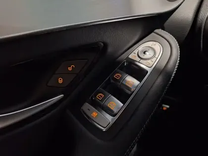 Photo 27 Mercedes Classe GLC GLC 300e 4MATIC SUV AMG Line