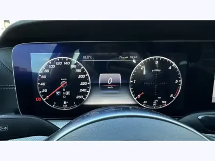 Photo 7 Mercedes Classe E  300 de AMG Line Berli