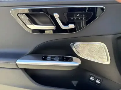 Photo 12 Mercedes Classe C  300 e Hybrid EQ Berli