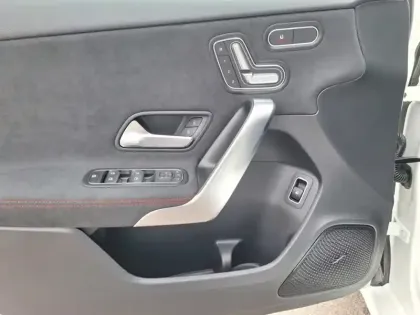 Photo 15 Mercedes Classe A 250 e Hybrid EQ AMG Line