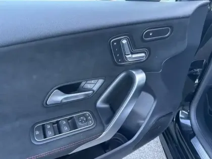 Photo 13 Mercedes Classe A 180 AMG Line