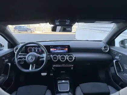 Photo 10 Mercedes Classe A 180 AMG Line