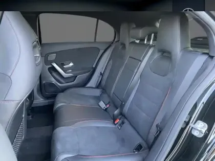 Photo 14 Mercedes Classe A 200 d AMG Line