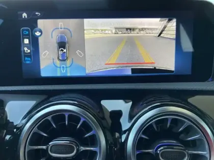 Photo 12 Mercedes Classe A 200 d AMG Line