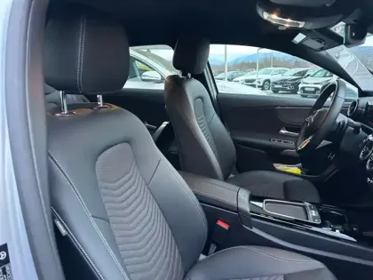 Photo 15 Mercedes Classe A 250 e Hybrid EQ Progressive Li