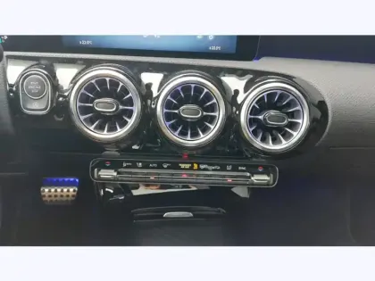 Photo 12 Mercedes Classe A 200 d AMG Line