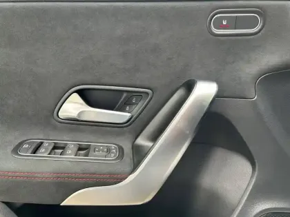 Photo 17 Mercedes Classe A 180 AMG Line