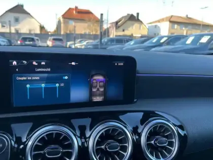 Photo 15 Mercedes Classe A 200 d AMG Line