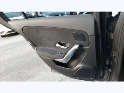 Photo 17 Mercedes Classe A 200 d Star Edition