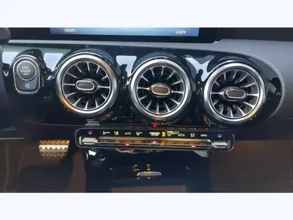 Photo 14 Mercedes Classe A 200 d Star Edition