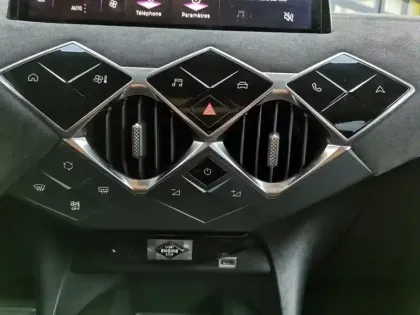 Photo 20 DS DS 3 Performance Line + 1.5 BlueHDI