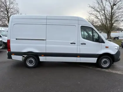 Photo 21 Mercedes Sprinter 317 CDI 37 L2H2 12M3 170CH BVA