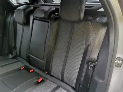 Photo 41 Peugeot 3008 Hybrid 225 Allure Pack 1.6 224